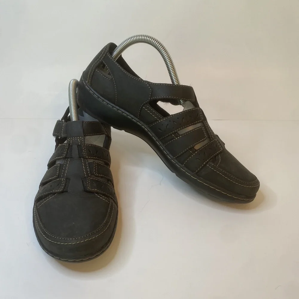 Collection by Clarks Mary Jane Flats Women's Size 9M. Brown Leather Womans Flats